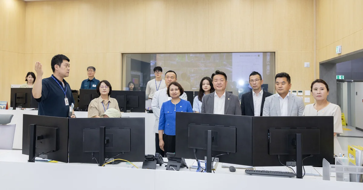 2026년 7월 검단구 CCTV 통합관제센터를 방문한 검단구의회 의원들. 전남광주 관제센터 사진은 아님